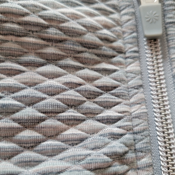 Athleta Snowscape Gray & White Quilted Running Jacket - Picture 5 of 6